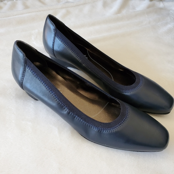 Rose Petals "Brandi" Sz 9.5 Narrow Blue Shoes NWOT - Picture 2 of 6